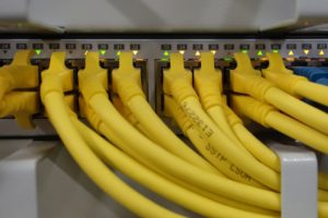 cables llegando a un switch